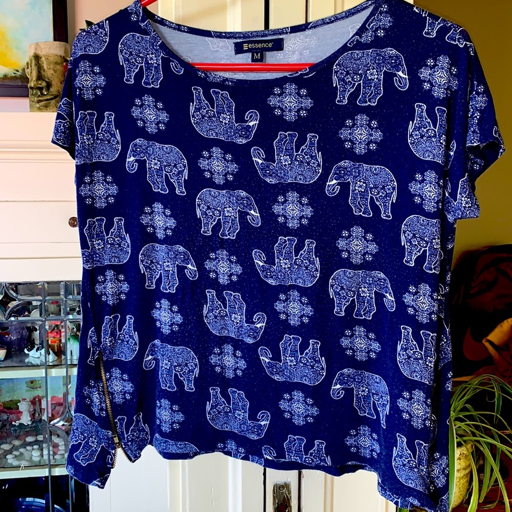 Super comfortable light top, zipper makes perf fit
